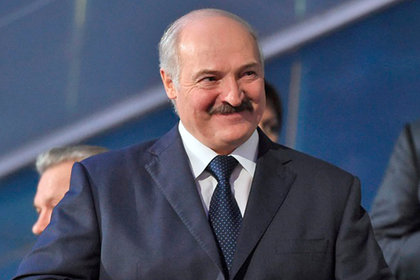 Лукашенко похвастался тремя яйцами