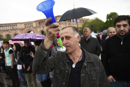 Оппозиция в Армении решила блокировать дороги