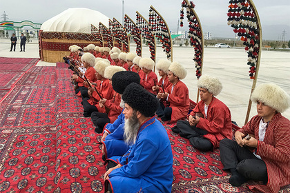 Туркменскую молодежь перестали пускать за границу