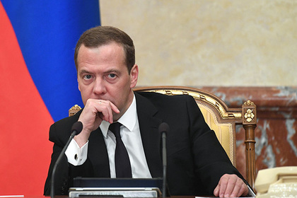 Медведев отправил подчиненных на поиски денег