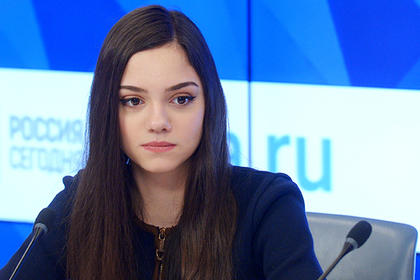 Медведева отказалась говорить о зависти к Загитовой