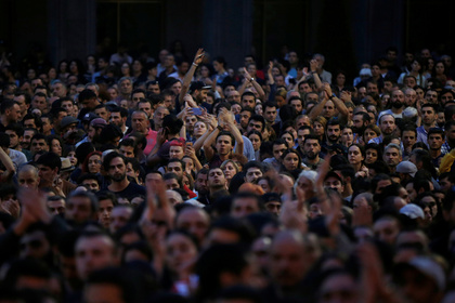 Премьер Грузии пришел на акцию протеста в центре Тбилиси и потерпел фиаско