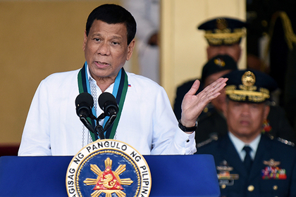 Президент Филиппин назвал Бога «тупым сукиным сыном»