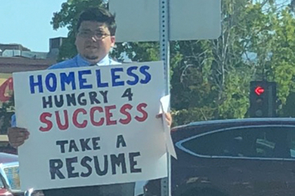 Бездомный вышел на улицу в поисках работы и получил сотни предложений