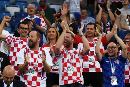 Хорваты поддержали сборную перед матчем с Россией и сожгли остров Любви