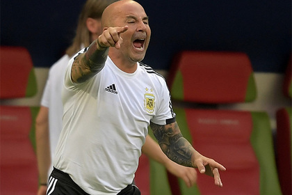 Провалившего чемпионат мира тренера Аргентины передумали увольнять