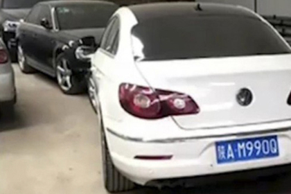 В Китае угнанную от полицейского участка машину нашли у полицейского