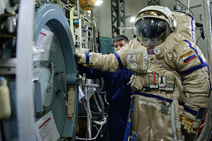 Западные санкции лишат космонавтов современных скафандров