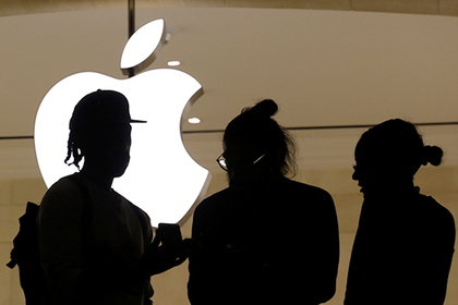Apple начала переманивать работников у Илона Маска