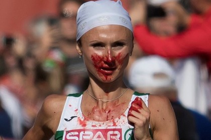 Бегунья истекла кровью и выиграла марафон на чемпионате Европы