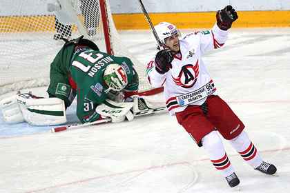 Российский хоккеист отыграл два матча со сломанной ногой