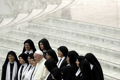 Ватикан прервал многолетнее молчание после обвинения священников в педофилии
