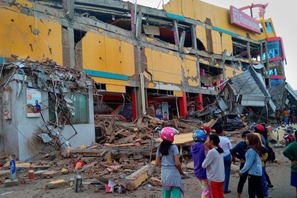 Число погибших при землетрясении и цунами в Индонезии увеличилось до 48