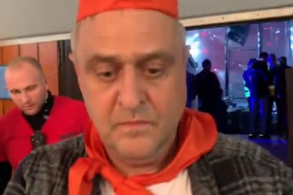 Украинский депутат вызвал полицию на дискотеку из-за пионерских галстуков